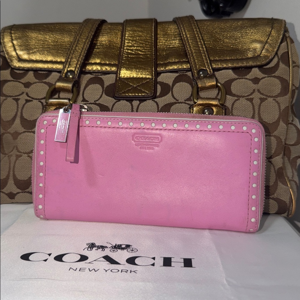 Coach Vintage Zip Acordion Pink/Silver Wallet🎀🎀🎀🎀🎀